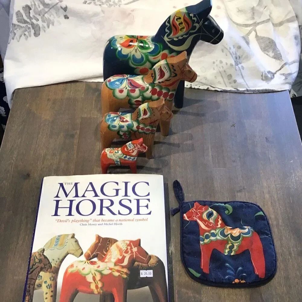 Magic horse set, book pot holder, and four different sized horses from different